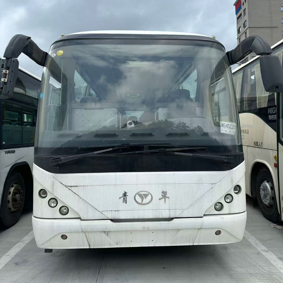 尼奥普兰 38 座柴油客车