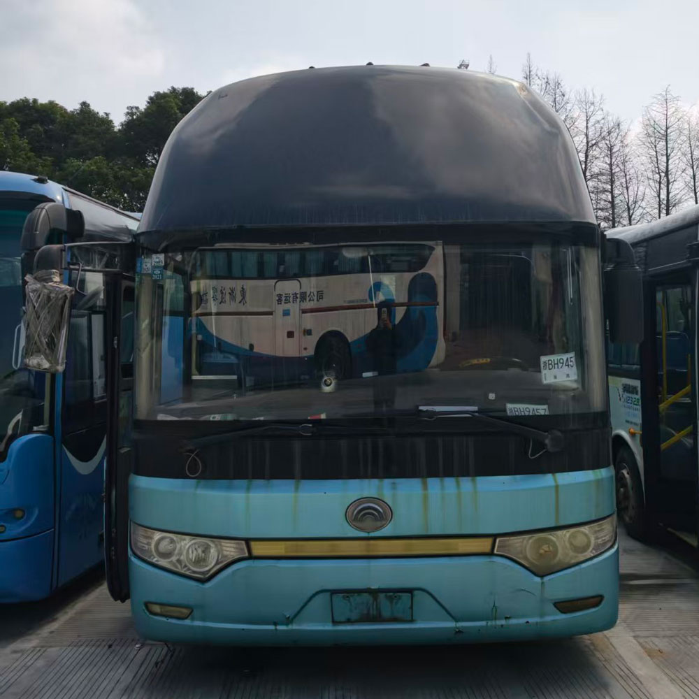 宇通53座柴油二手蓝色客车