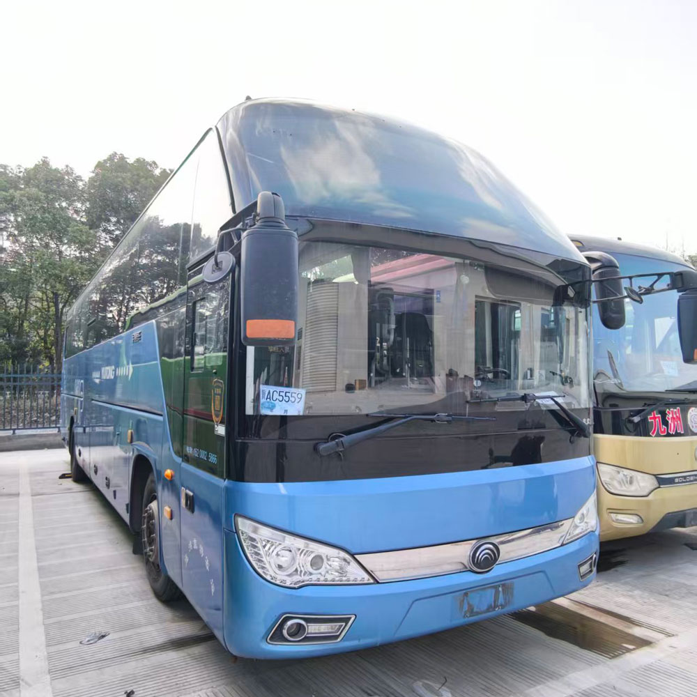 宇通53座柴油二手蓝色客车