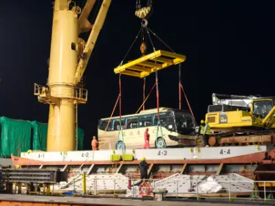中国宏龙客车​​出口：苏州金龙、宇通、中通客车正在批量发往布基纳法索和中亚市场。