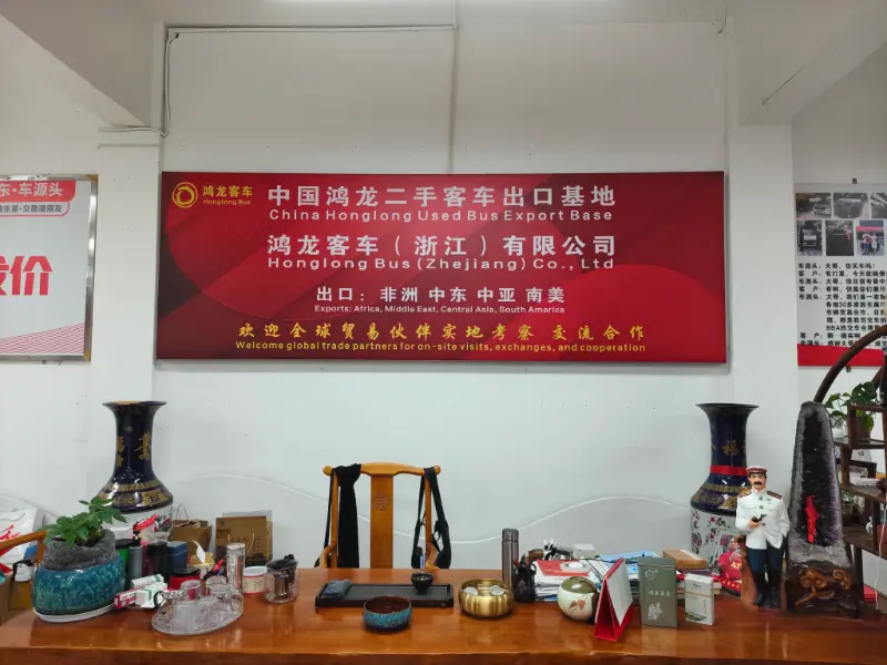 中国宏龙二手客车获得权威行业认证，荣获“诚信经营企业”称号。