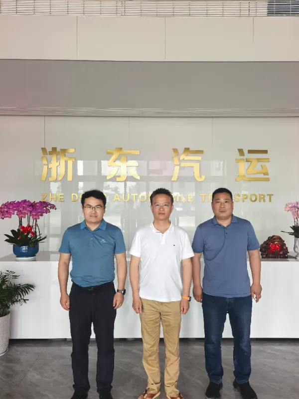 六月动态：中国宏龙出口多款翻新二手客车，国际客户实地考察同步进行